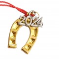 Γούρι χειροποίητο 2024 με φουντα και πεταλο μικρο χρυσο 2,3χ3,4cm 2023-3126